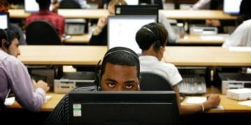 불안정한 일자리… ‘second job’ 갖는 직장인, 기록적 증가