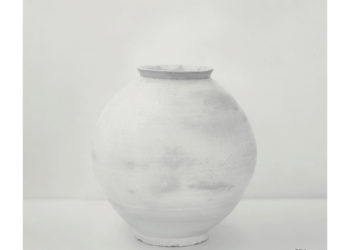 “순백의 전통 백자에 현대적 숨결을 불어넣다” –  시드니문화원, ‘Light Shadow’ 구본창 백자 사진전 개최 –