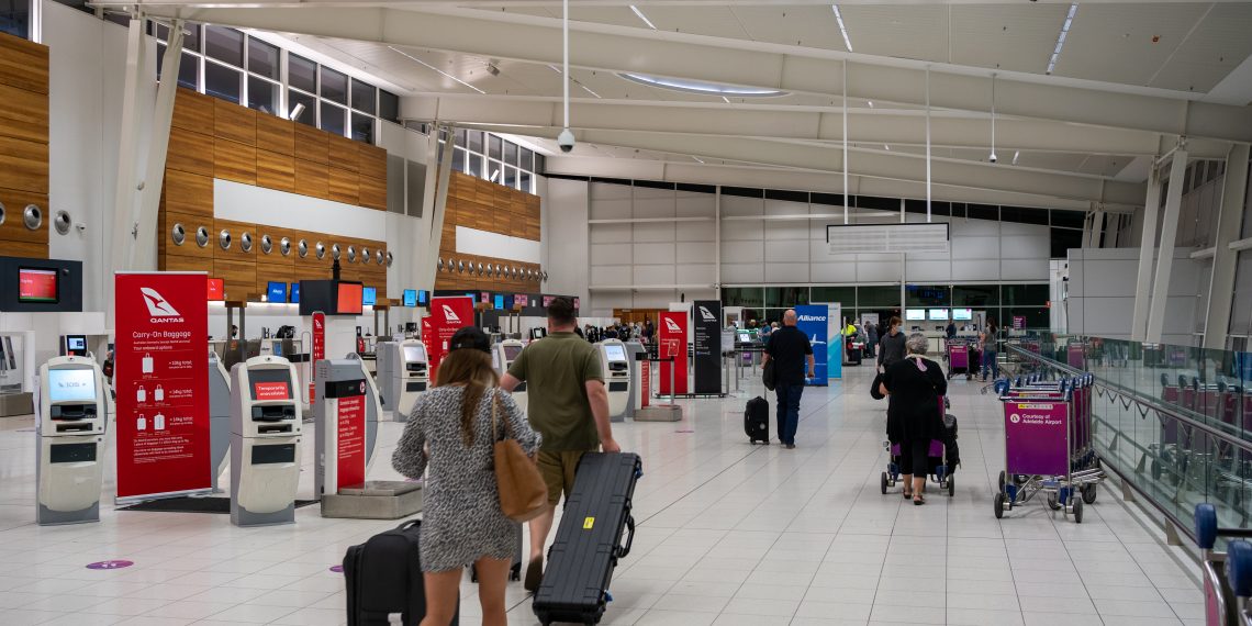 호주 밖은 아직 너무 “위험해”