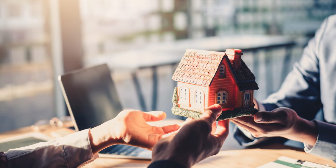 주택담보대출 8개월 연속 성장 후 첫 하락