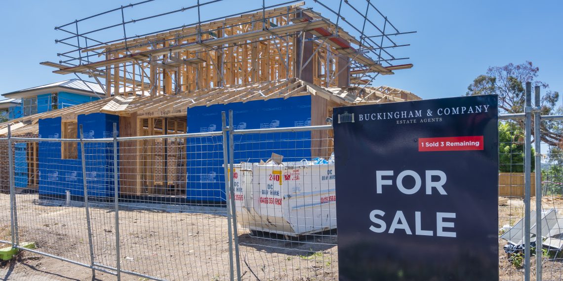 신규주택 매매 4월 반토막, 예년 평균보다 아직 높아