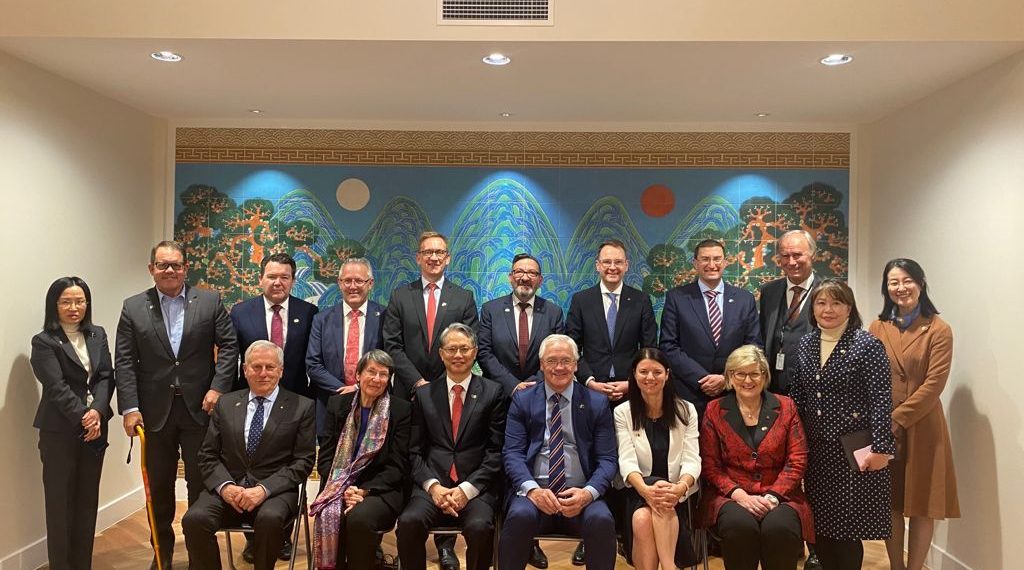 멜번 봉쇄 1주 연장, 지방은 규제 완화