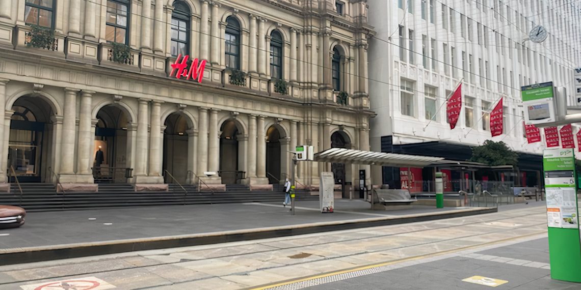 멜번 봉쇄 1주 연장, 지방은 규제 완화