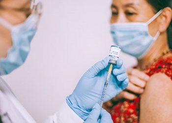 호주, 첫 ‘복합 COVID 부스터’ 프로그램 시작… ‘모더나’ 오미크론 백신 출시
