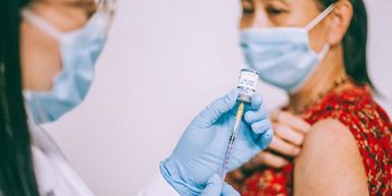 호주, 첫 ‘복합 COVID 부스터’ 프로그램 시작… ‘모더나’ 오미크론 백신 출시