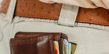 구인광고에 제시된 급여, 아직 견고하지만… 생활비 상승에는 여전히 뒤져