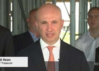 “페로테트 주 총리의 나치 복장 험담, 끔찍한 겁쟁이들이 하는 것”