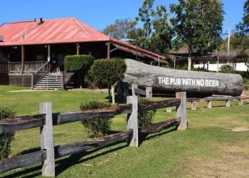 호주 국민가수 슬림 더스티의 히트곡 ‘A Pub with No Beer’의 그 펍은 어디?