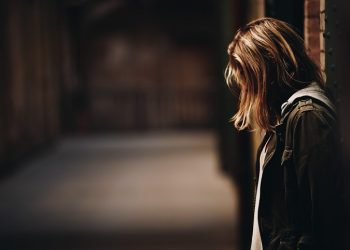 호주 전체 근로자 거의 절반, 부채에 ‘허덕’… 정신건강 전문가들 ‘우려’