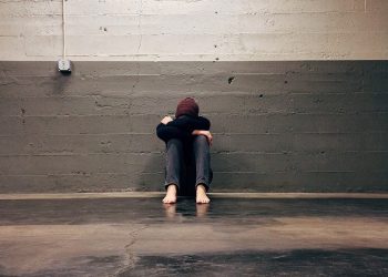 4만 명에 달하는 범법 행위자 자녀들이 겪는 고통-복합적 불이익 드러나
