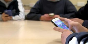 NSW 공립 하이스쿨, 휴대전화 ‘금지’… 정신건강 전문가들, ‘우려’ 표명