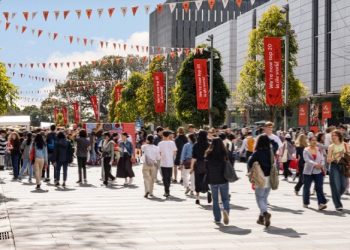 대학교육 인기 하락? University Admissions Centre 지원, 크게 감소