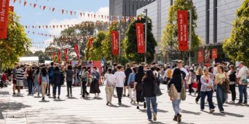 대학교육 인기 하락? University Admissions Centre 지원, 크게 감소