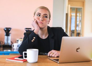 아침에 커피를 거르면 두통이 온다구? ‘카페인 금단’, 그 과학이론은…