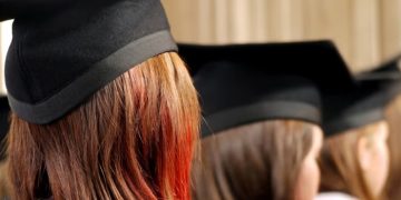 Sold to the university… 대학들, 국제학생 에이전트에 1억 달러 이상 지불