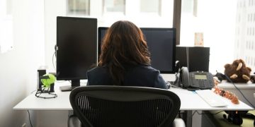 호주 전 산업 부문에서 성별 임금격차 ‘뚜렷’… 해결 위한 조치는?
