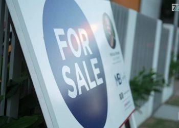 더딘 임금 상승에 주택가격은 폭등, “As bad as it’s ever been…”