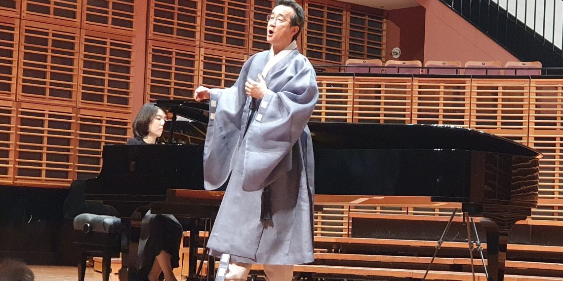 호주 시드니 봄밤, 한국가곡에 매혹되다… 테너 김재우 독창회 열려