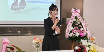 시드니서 동주해외문학상 시상식 열려… 김오 특별상, 윤희경 작가상 수상