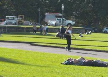 연방정부, 학자금 대출자 상환 부담 덜기 위한 HECS-HELP 변경 ‘약속’