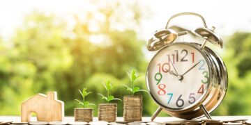 호주중앙은행(RBA), 5년 만에 첫 금리 인하.  정치와 경제에 미칠 영향은?