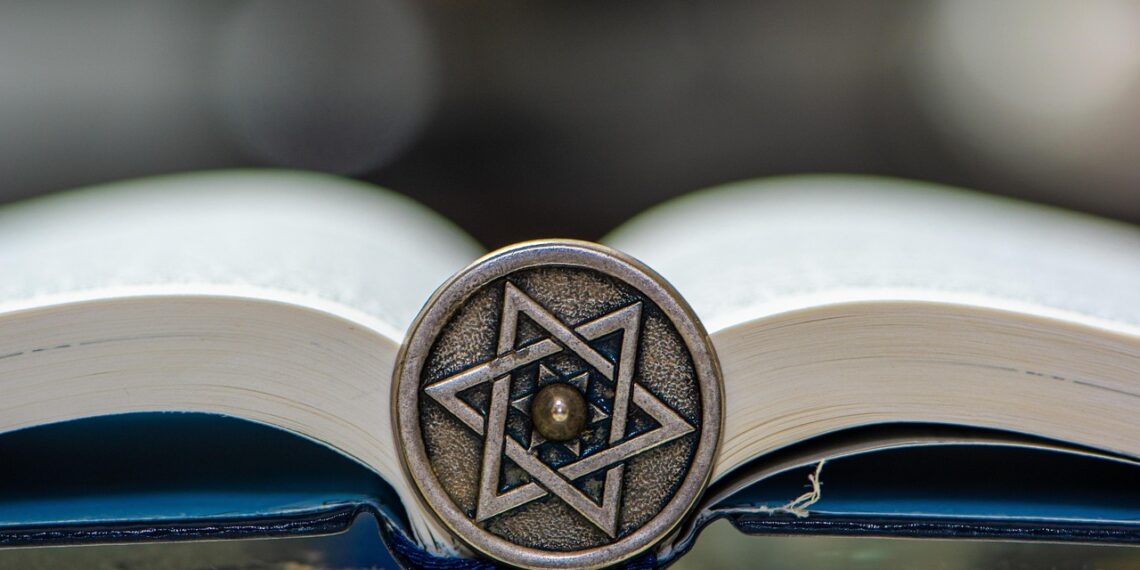 랜드윅 시의회, 반유대주의 대응. CCTV, 볼라드 추가 설치