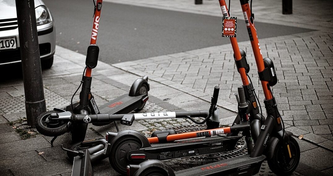 NSW 의회, 전동 자전거 및 스쿠터 규제 개혁 권고. 속도 제한 시속 30km, 보도 이용 허용 제안