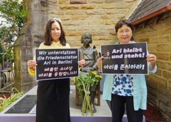 시드니 ‘평화의 소녀상’ 찾은 독일 활동가 모녀 “베를린 소녀상 반드시 지켜내야”