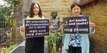 시드니 ‘평화의 소녀상’ 찾은 독일 활동가 모녀 “베를린 소녀상 반드시 지켜내야”