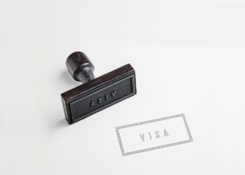 이민 비자 재심 신청 사상 최대. 난민 보호 비자 심사, 기록적 증가세