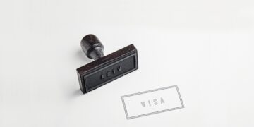 이민 비자 재심 신청 사상 최대. 난민 보호 비자 심사, 기록적 증가세