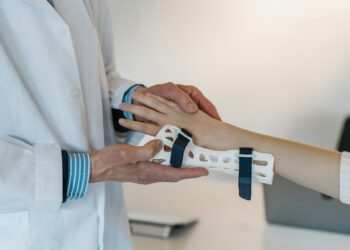 AI, 의료 혁신의 새 길을 열다. 의료진 도와 환자와 소통하는 AI