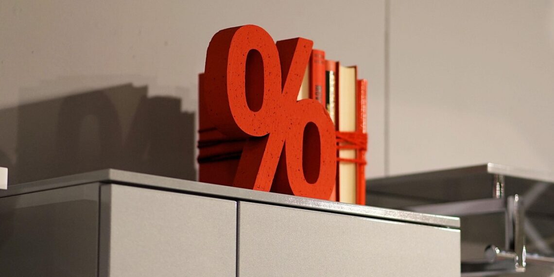 중앙은행 기준금리 0.25%p 인하, 3.85%로 주택 대출자에 숨통 트이나