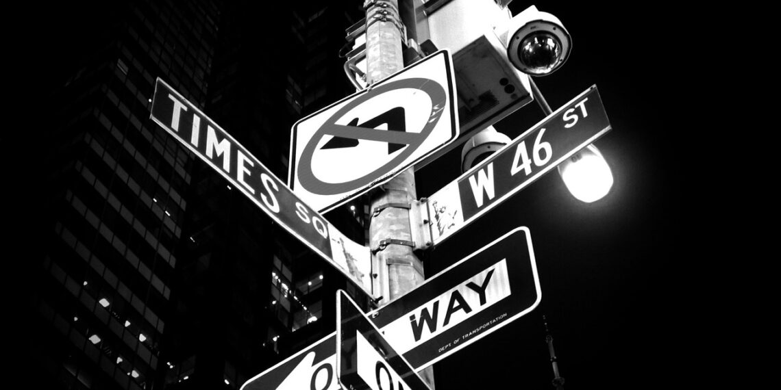 미국 경제 1분기 위축, 관세 앞두고 수입 급증. 소비 지출·정부 지출 감소, 수출입 격차는 역대 최대치