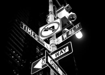 미국 경제 1분기 위축, 관세 앞두고 수입 급증. 소비 지출·정부 지출 감소, 수출입 격차는 역대 최대치