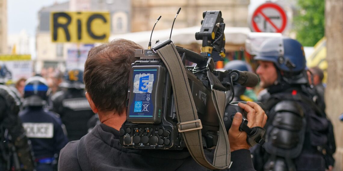 LA 시위 현장 취재 중 고무탄 피격. 호주 9뉴스 특파원 토마시, 생방송 중 부상