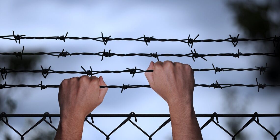 이스라엘-이란 무력 충돌, 누가 더 오래 버틸 것인가. 격화되는 중동 전면전 속 변수는?