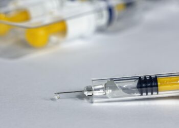 호흡기세포융합바이러스(RSV) 감염 노인 입원 급증,  정부에 백신 지원 요구 거세져