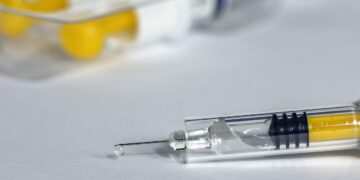 호흡기세포융합바이러스(RSV) 감염 노인 입원 급증,  정부에 백신 지원 요구 거세져