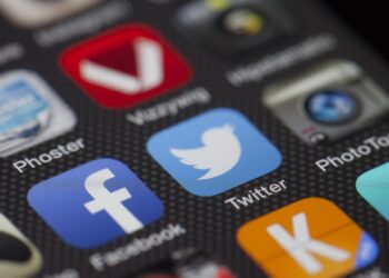 16세 미만 12월부터 SNS 금지 확정. 정부 “플랫폼보다 부모의 권리가 우선”