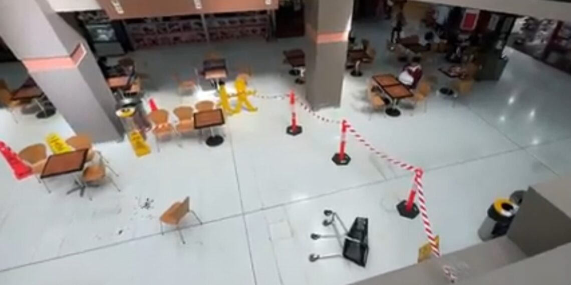 채스우드 쇼핑센터서 13세 소녀 체포, 윗층에서 트롤리 던져 59세 남성 부상