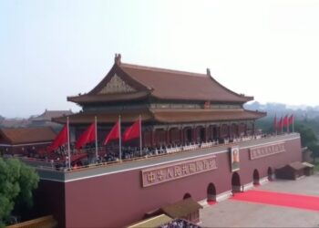 시진핑 “중국 부흥 막을 수 없다” 선언. 푸틴,김정은과 함께 군사력 과시