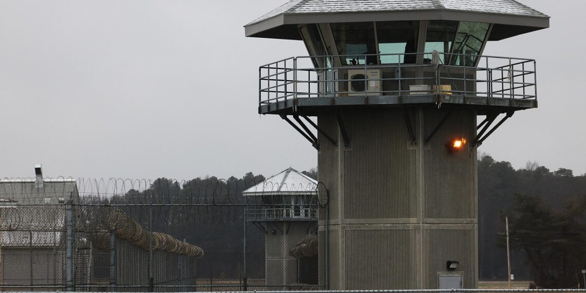 악명 높은 성범죄자 존엄사 승인. 민스 총리 “정당한 결정”, 피해자들은 분노