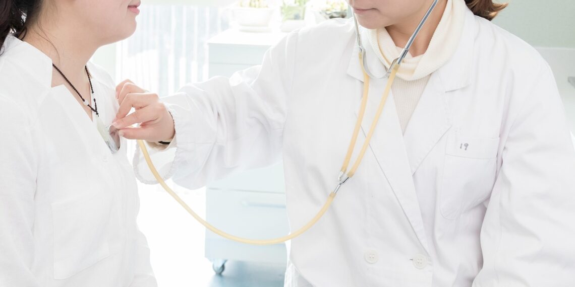 전문의 진료비 부담으로 GP 의존도 높아져. 복잡한 질환도 GP 의존, 진료시간 늘어