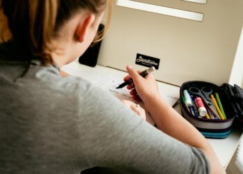 AI 의존 벗어나 ‘스스로 사고’ 강조. 교육전문가 “자기 힘으로 공부할 때”