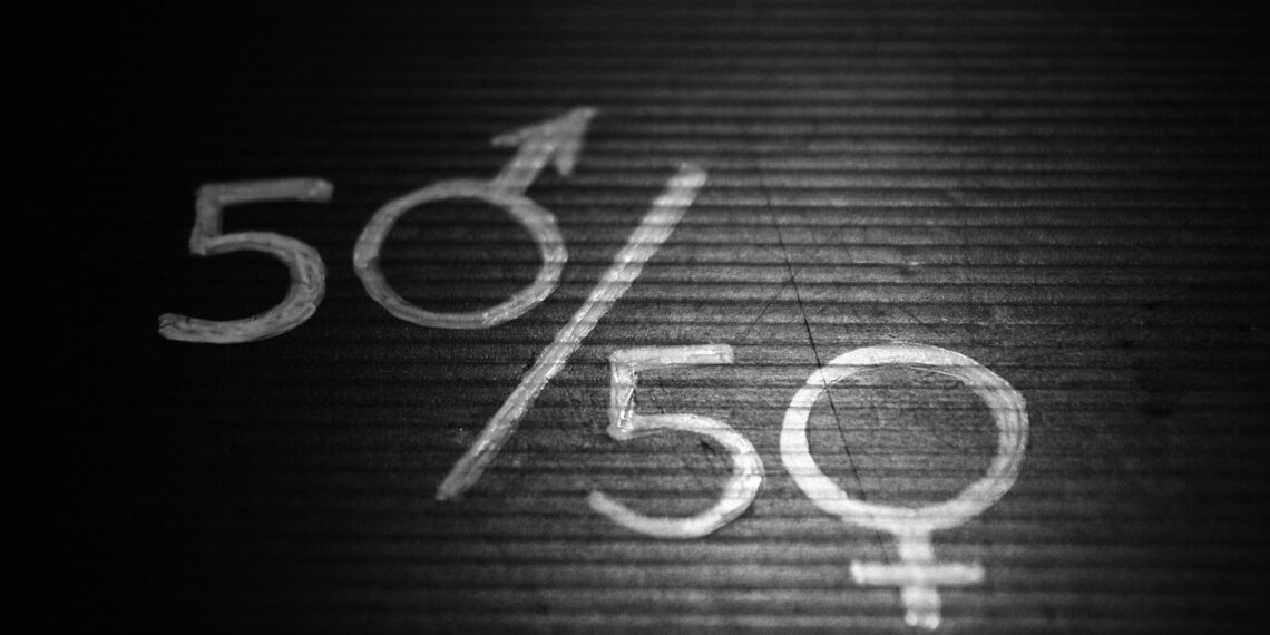 헬렌 조이스, 트랜스젠더 정책 비판. 앨런 총리,인권위 “허위,위험한 주장” 맞서