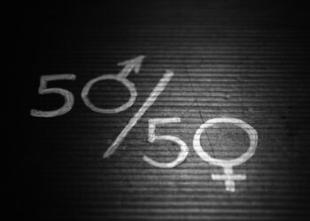 헬렌 조이스, 트랜스젠더 정책 비판. 앨런 총리,인권위 “허위,위험한 주장” 맞서