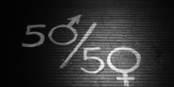 헬렌 조이스, 트랜스젠더 정책 비판. 앨런 총리,인권위 “허위,위험한 주장” 맞서