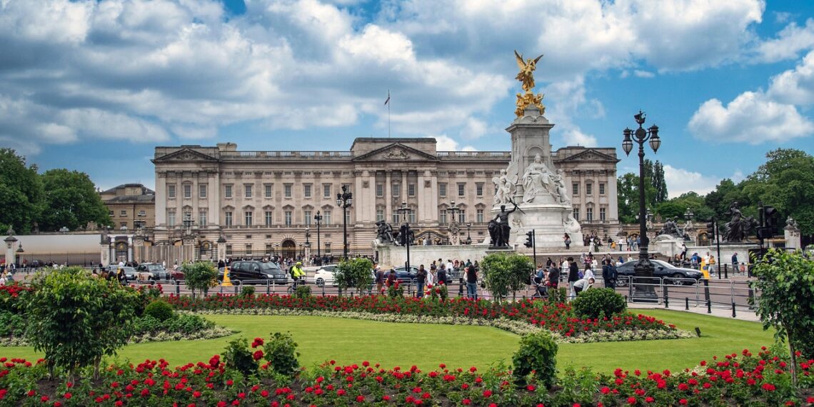 찰스 국왕, 앤드루 왕자 작위 전격 박탈. 왕실 저택 로열 로지에서도 퇴거 명령