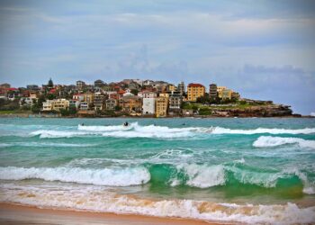 호주 최고가 임대, 주당 $12,000 화제. 본다이 절벽 위 ‘궁전같은 주택’